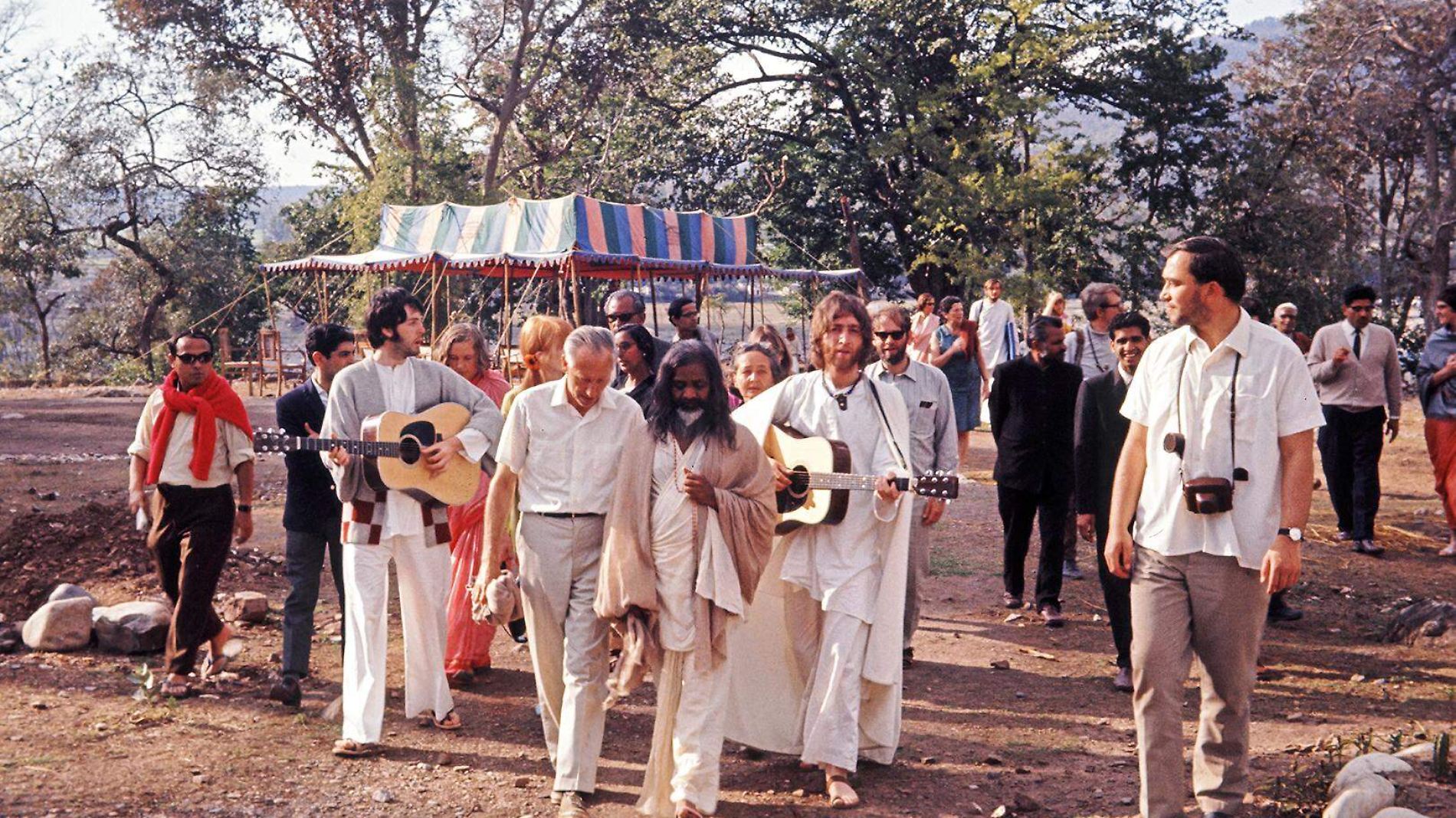 02. Maharishi & The Beatles - Credit Colin Harrison Avico Ltd (1)